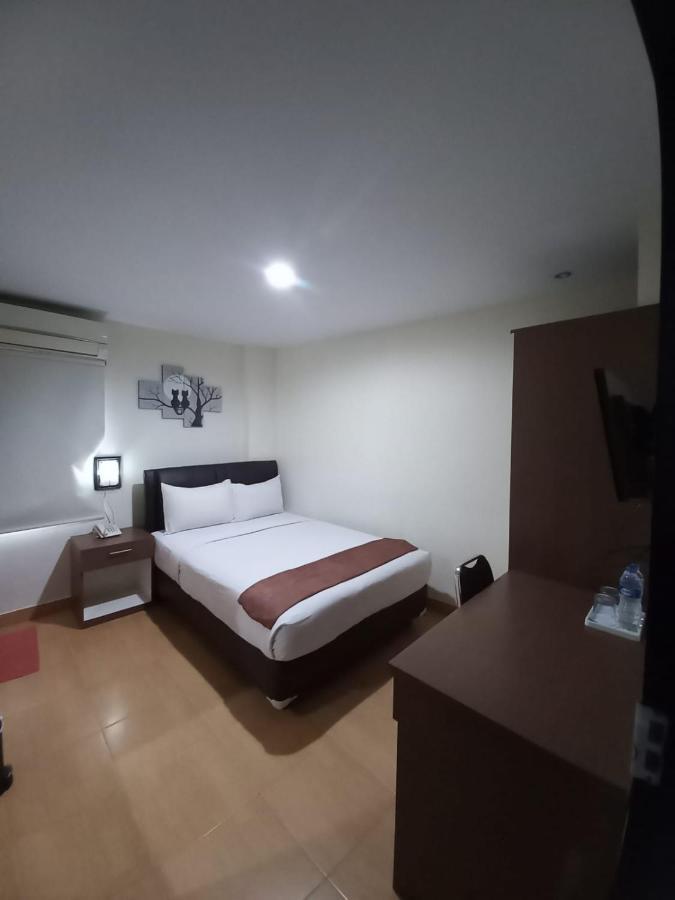 Grand Avira Hotel Batu Merah Exterior foto